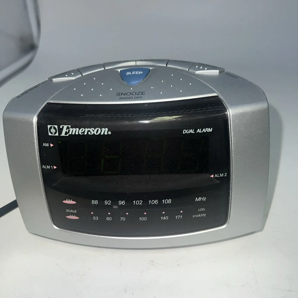 Emerson Dual Alarm Radio/Alarm Clock # CK5051 Grey Silver Vintage Tested Works